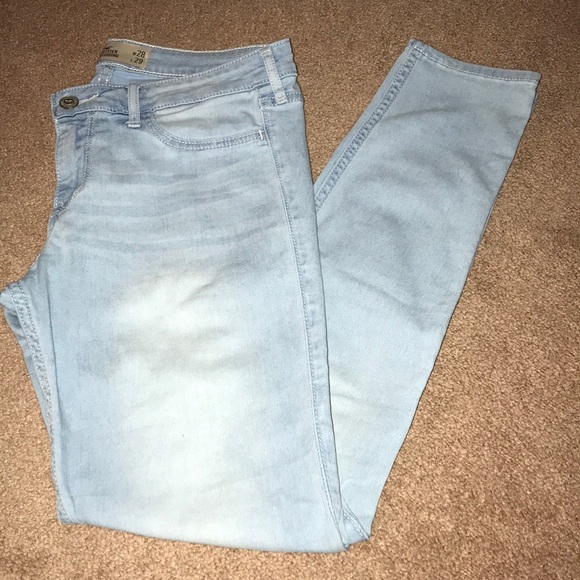 Hollister NWOT Light Wash Jean Leggings (size 7R) - Picture 3 of 6